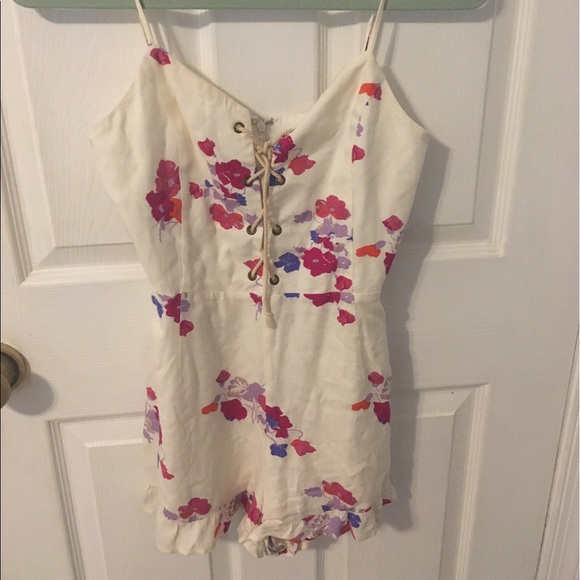 MINKPINK falling blooms tie front romper size xs - Picture 2 of 4